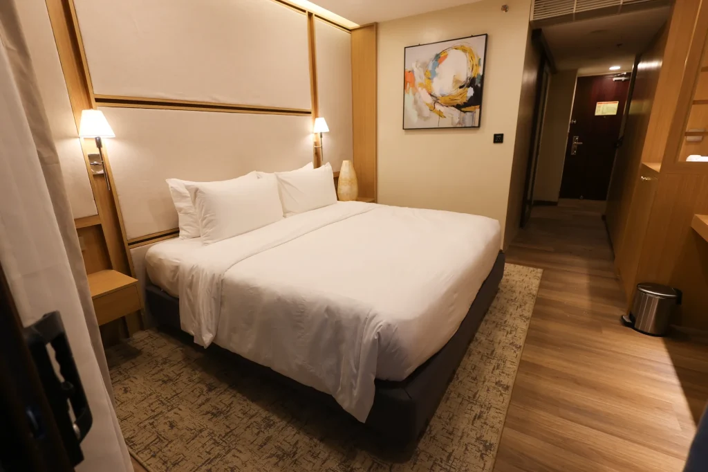 Superior Suite - Photo 7