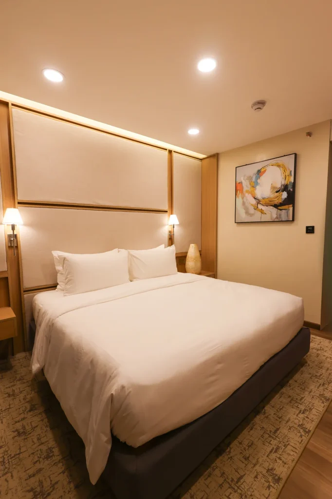 Superior Suite - Photo 9