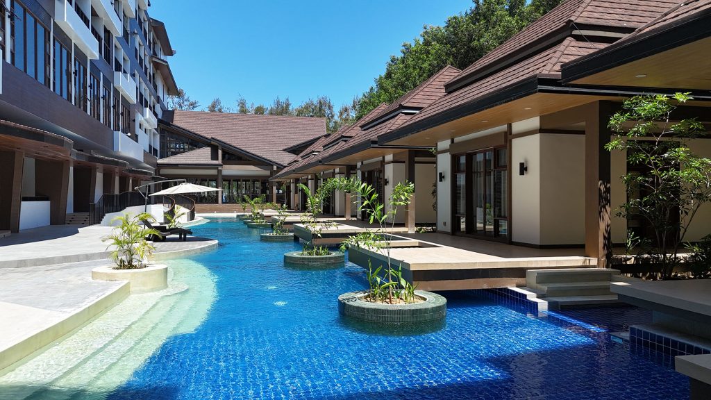 60 Meter Lagoon Pool
