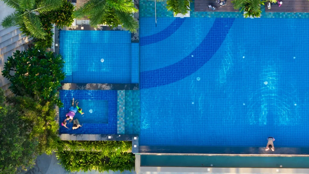 Kiddie Pool & Outdoor Jacuzzi